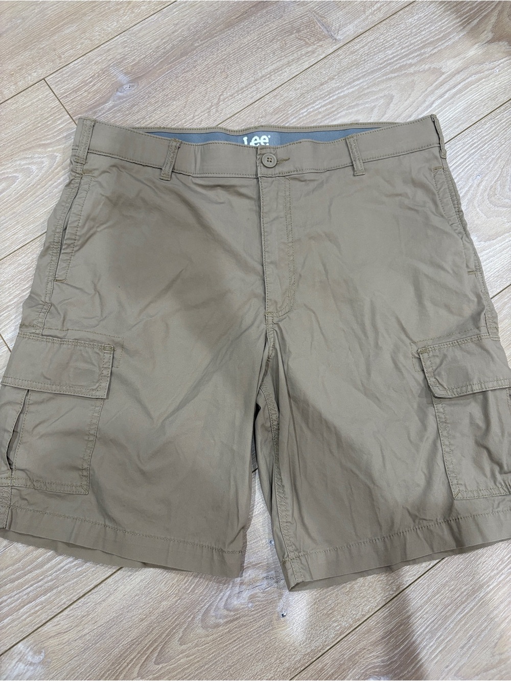 Lee Men’s Tan Cargo Shorts - Classic Utility Size 36